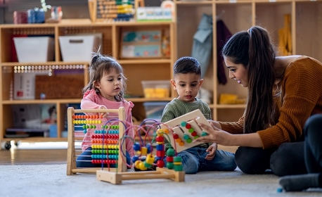 Revalorisations salariales en crèche : des fédérations alertent sur l'exclusion de certains professionnels