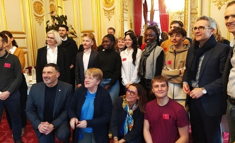 Protection de l'enfance : la loi Taquet attend toujours sa mise en œuvre